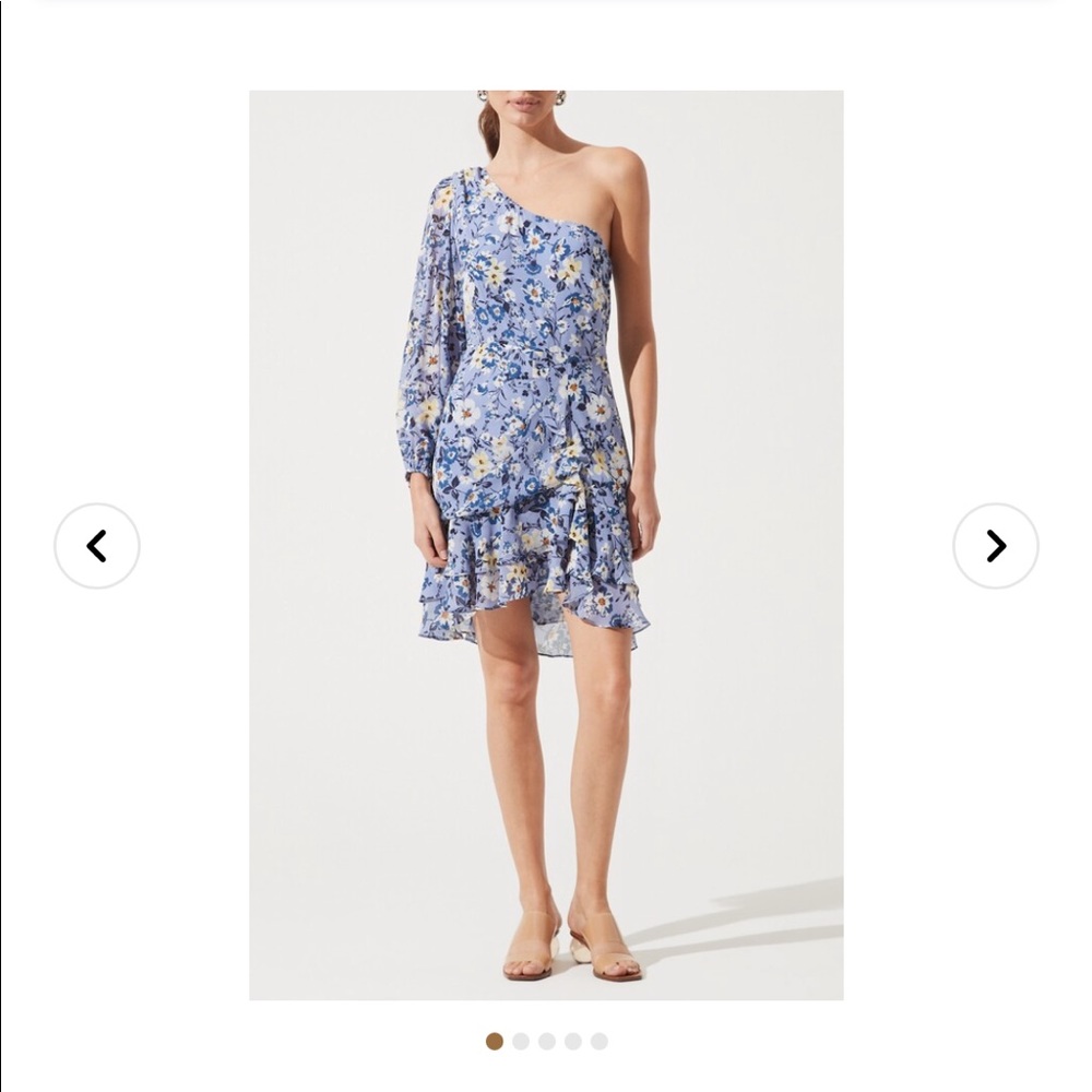 ASTR the label one shoulder floral mini dress